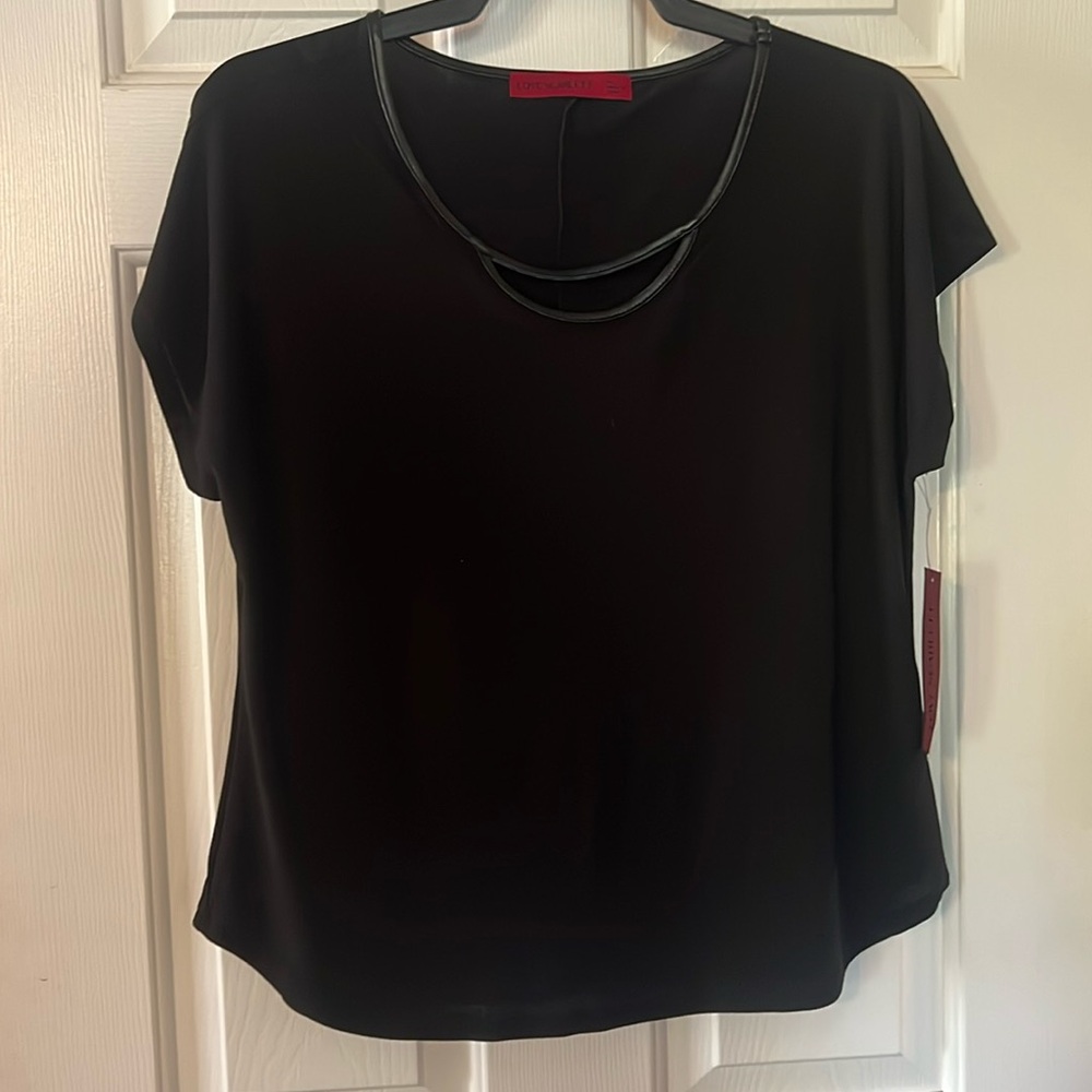 NWT women’s black scoop neck top